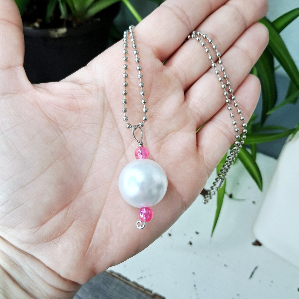 2/$15 Chic Pendant Necklace with White Pink Accents